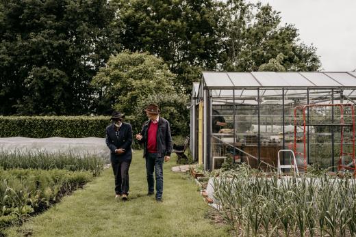 Bisschop Zac en Boer Jan Huijgen op Eemlandhoeve