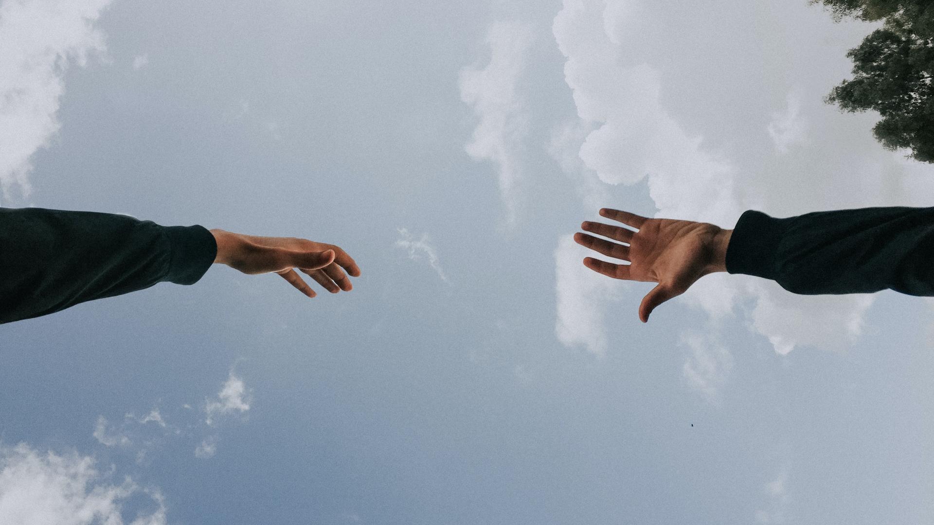 Twee handen in de lucht