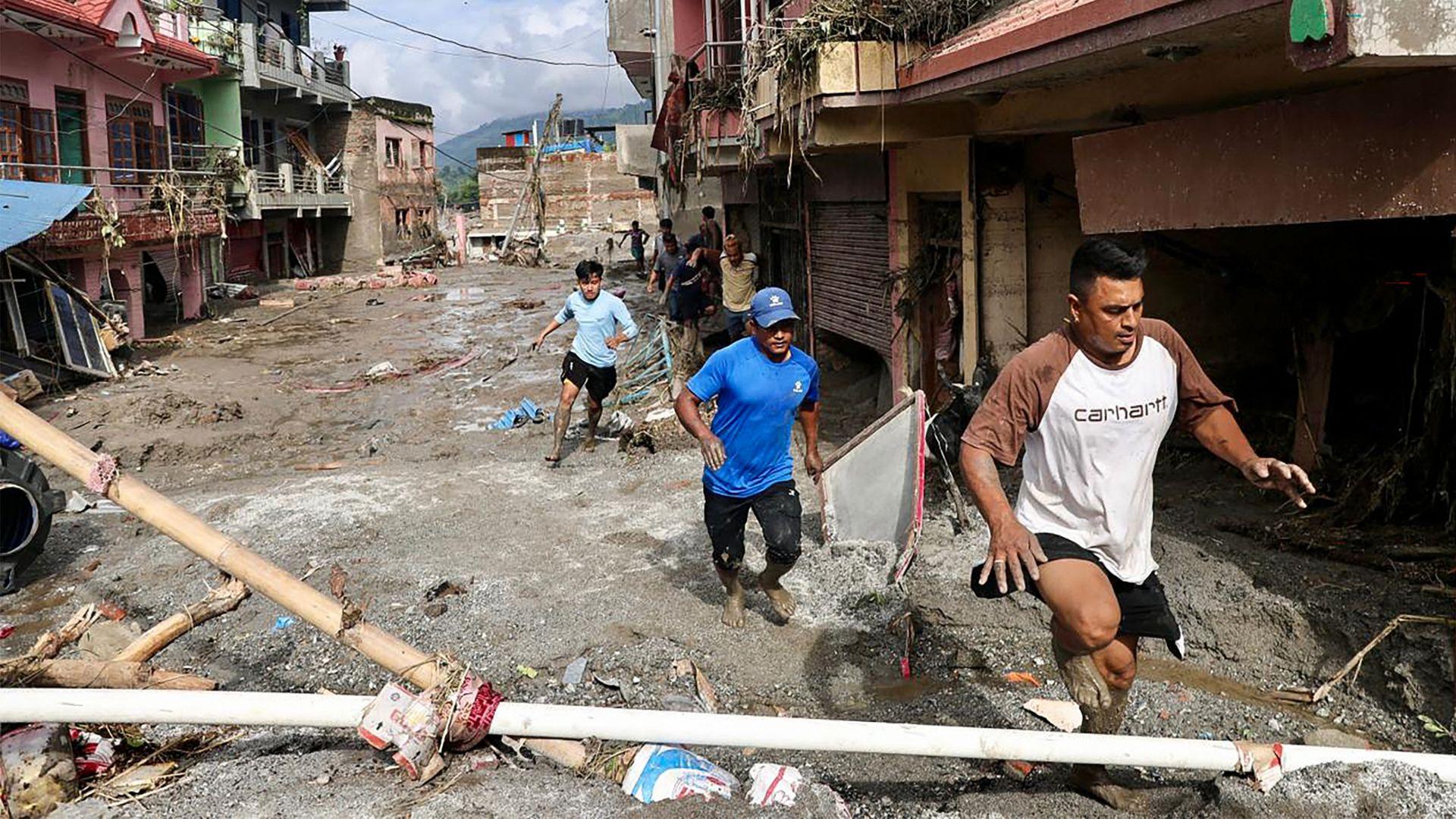 noodhulp overstromingen Nepal
