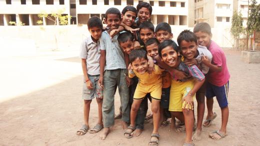 Groep kinderen in India, Mumbai