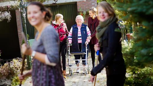 Met Beide Benen in de Buurt