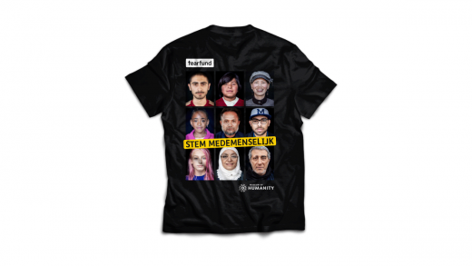 T-shirt 'Stem medemenselijk'