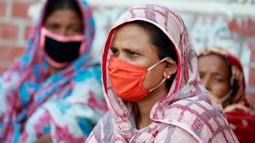 Vrouwen in Bangladesh met mondkapje - Corona