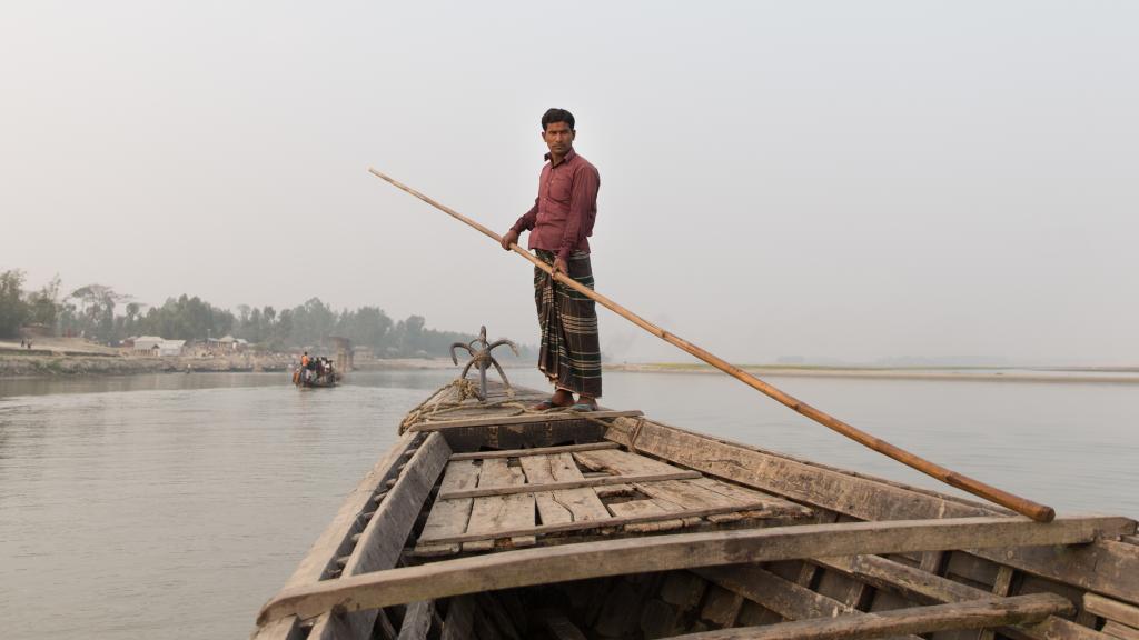 Bangladesh - man op boot