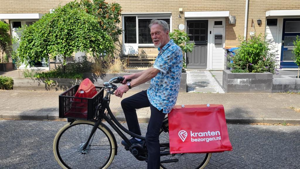 Oud-predikant Bas Luiten op de fiets