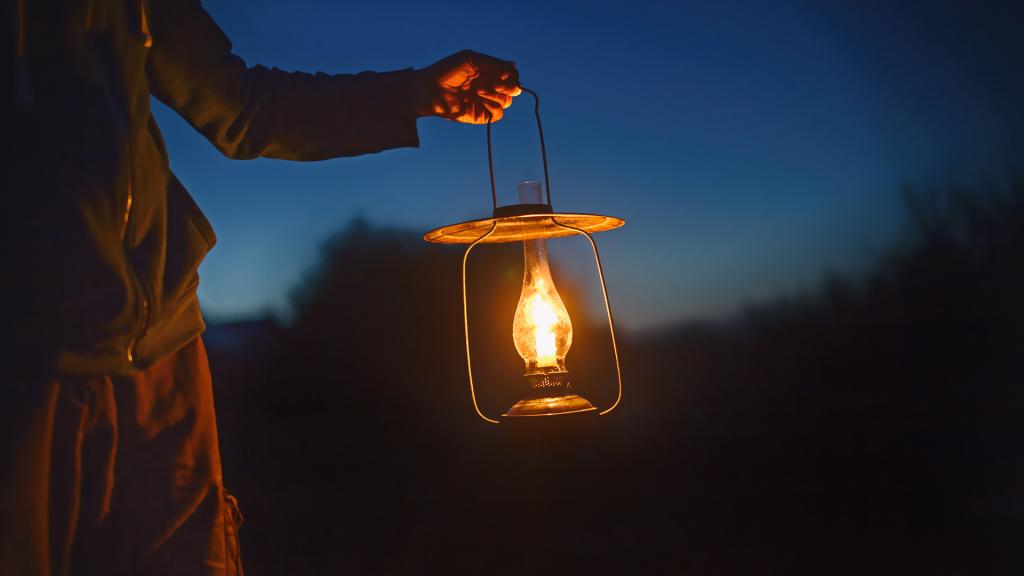 Lantaarn aan in donker