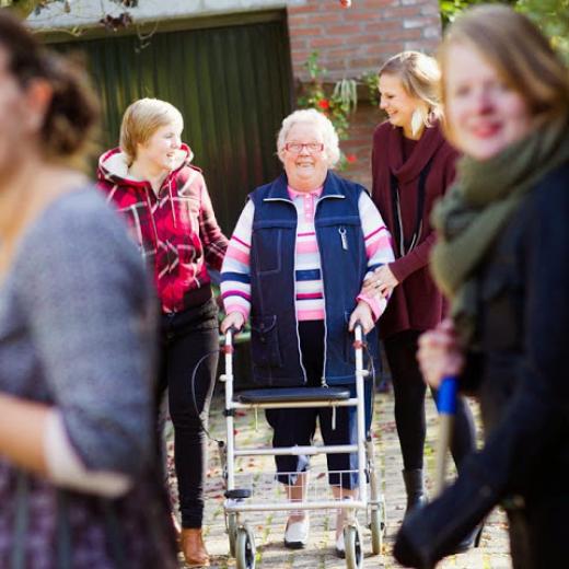 Kerke met beide benen in de buurt