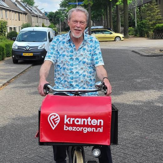 Bas Luiten fietst door weer en wind door Hoogland