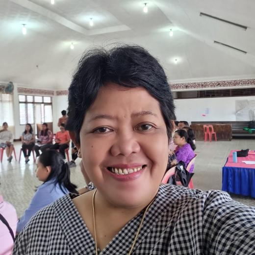 Debora Suparni tijdens een training van een kerk in Sumatra