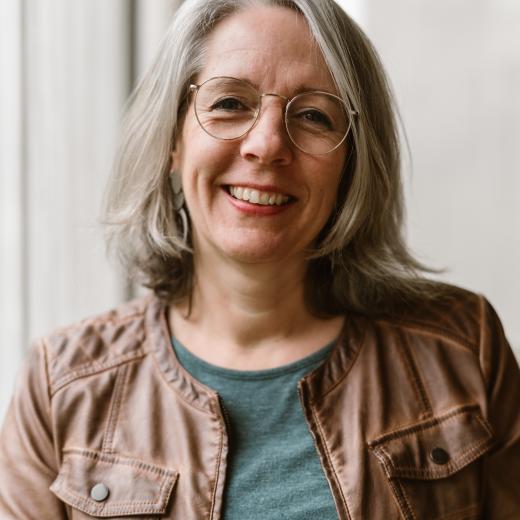 Mira de Boer, bedenker van het thema 'Omzien' en schrijver van de kalender
