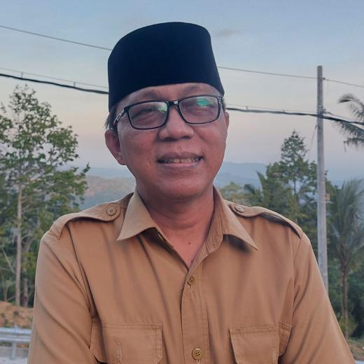 Bambang Untoro, ambtenaar in Plono, Indonesie