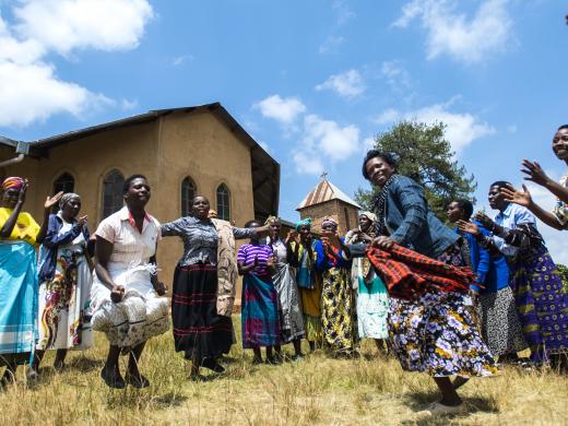 Groep dansende vrouwen 