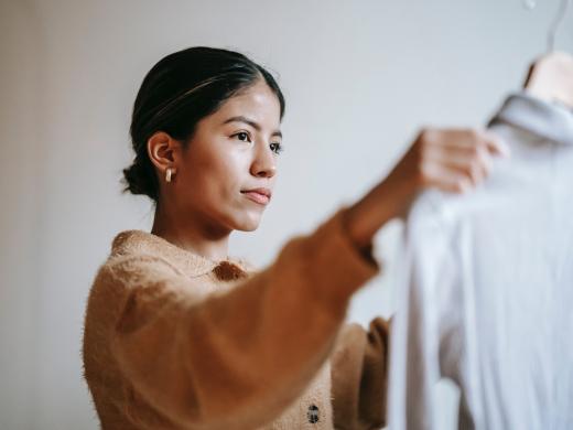 Hoe bouw je een eerlijke en duurzame garderobe - Foto: Liza Summer via Pexels