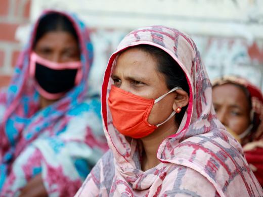 Vrouwen in Bangladesh met mondkapje - Corona