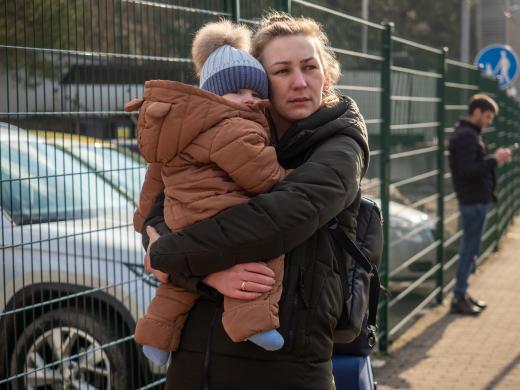 Beeld Oekraïne vrouw en kind