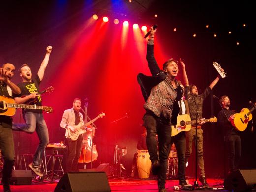 De Band Trinity die een concert geeft