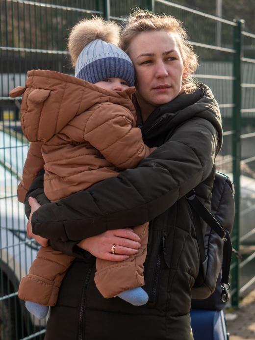 Beeld Oekraïne vrouw en kind