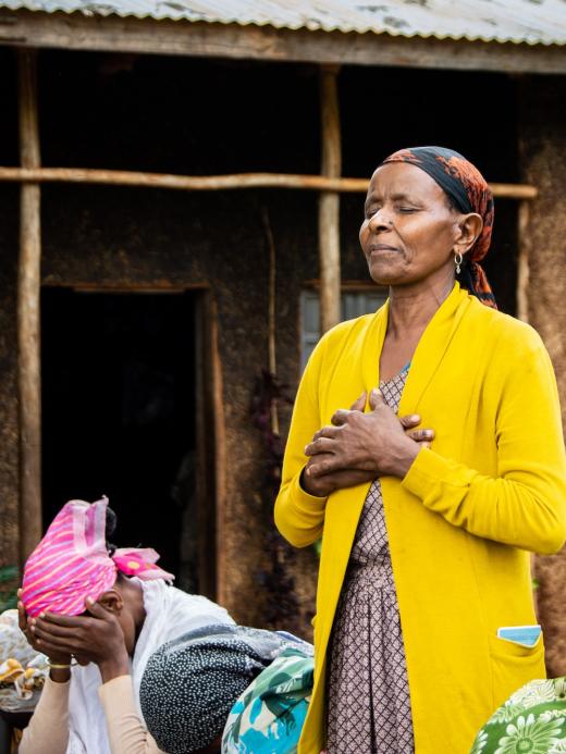 Biddende vrouw Ethiopië