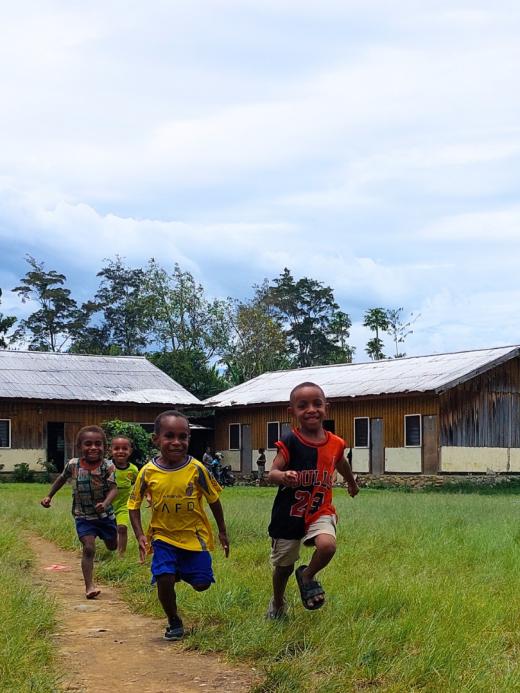 Kinderen pastor Kayus (West-Papoea, Indonesië)