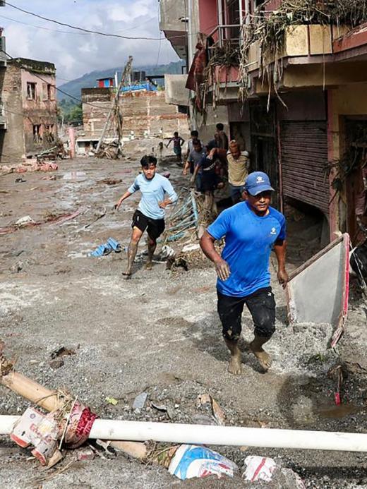 noodhulp overstromingen Nepal